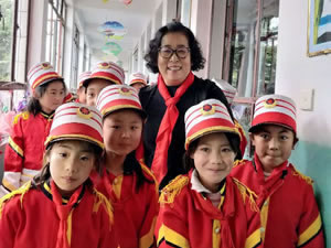 為智慧慷慨解囊，憑知識扶危濟困